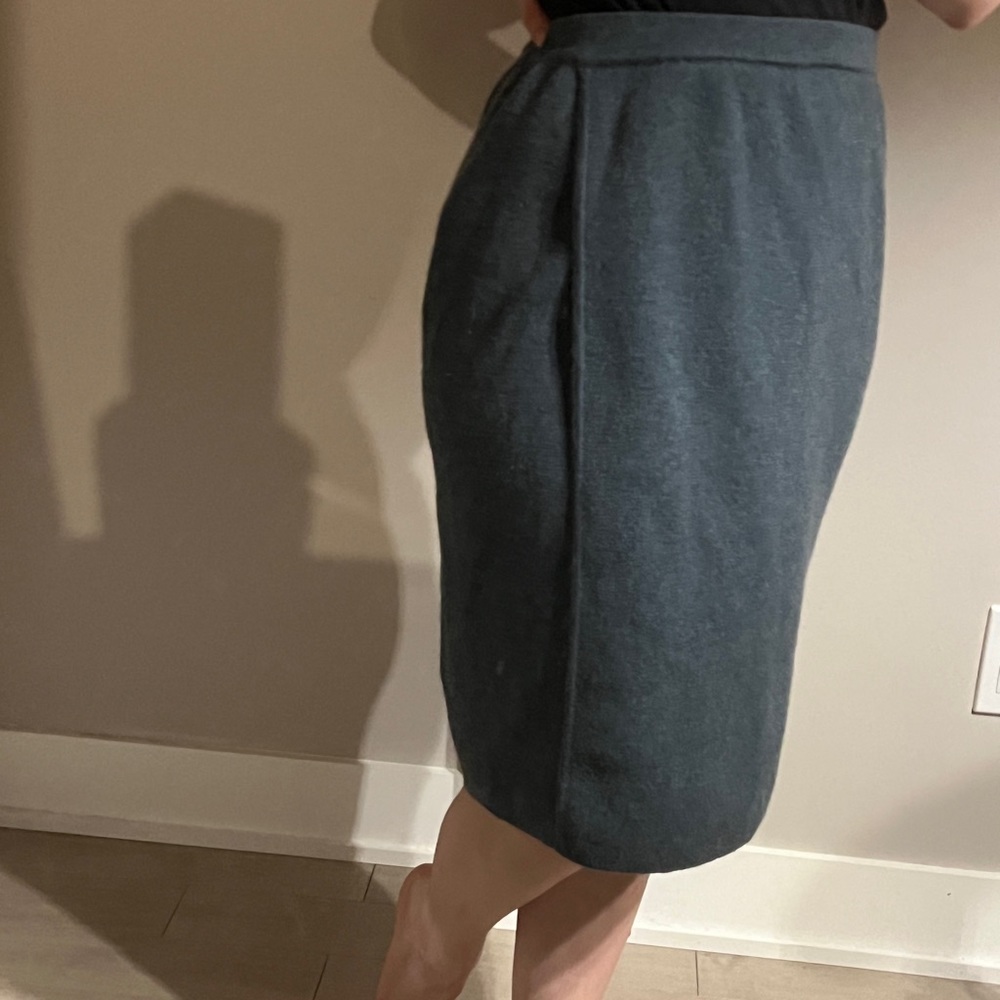 Adrienne Vittadini Lambswool Midi skirt